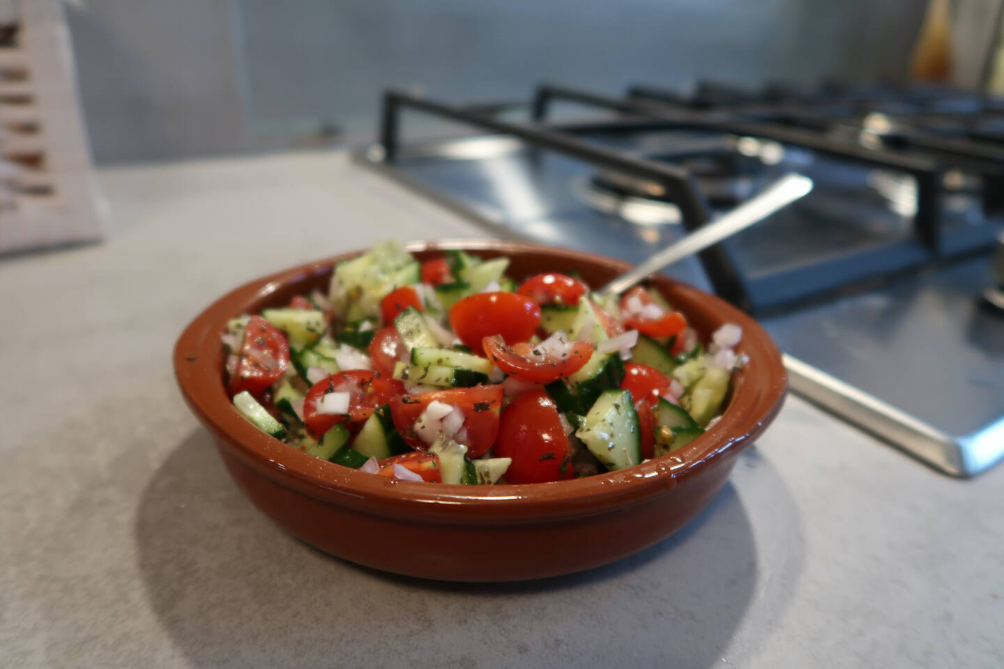 Salad shirazi (komkommer en tomaat salade)